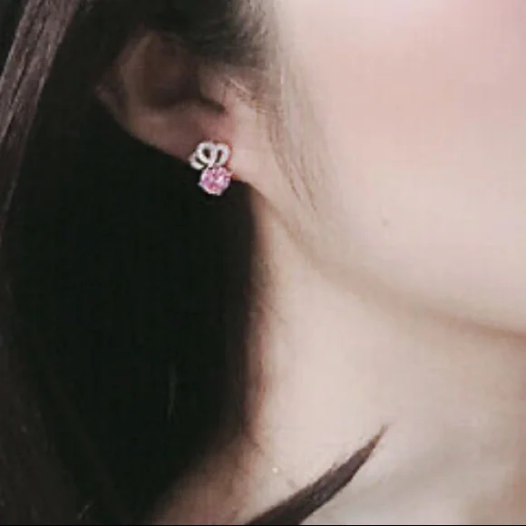 NWT 18k gold plated Cute Earrings - Picture 2 of 2